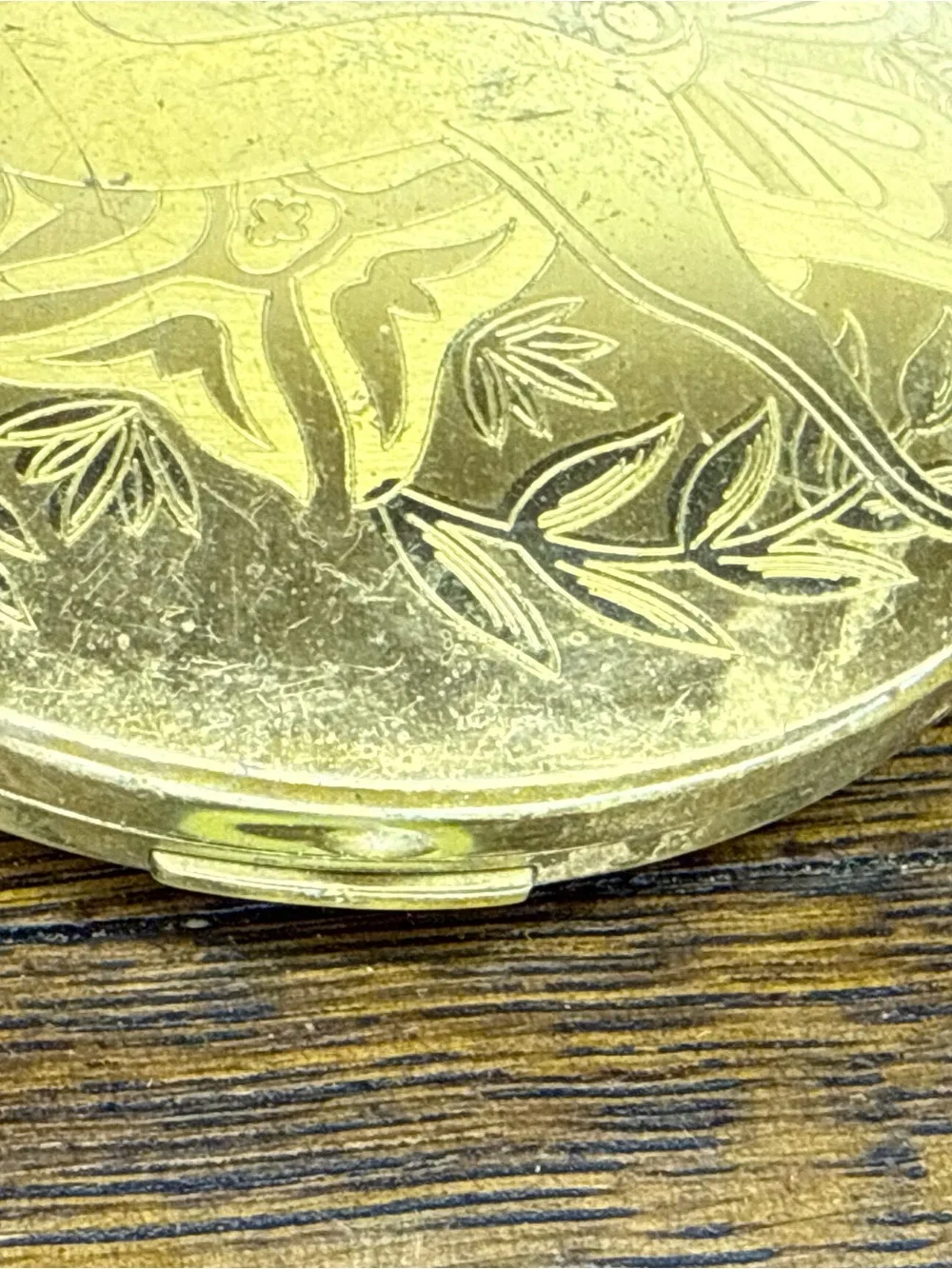VTG Elgin American Gold Brass Tone Flower Jumping Gazelle Etched Mirror Compact